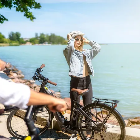 Golden 4* באלאטונפורד